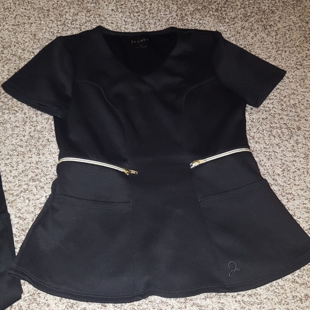 Jaanuu Scrub Set